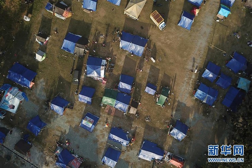 インドネシア地震?津波、死者が1948人に