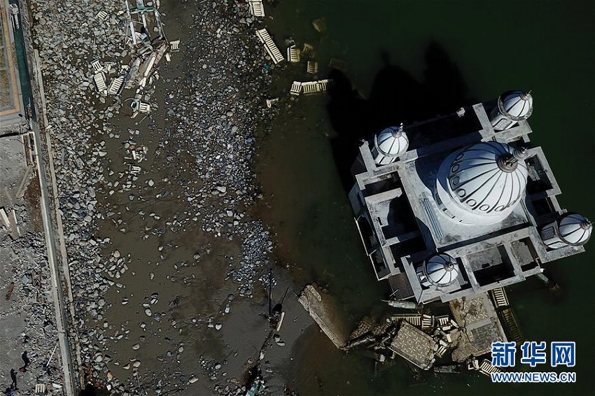 インドネシア地震?津波、死者が1948人に