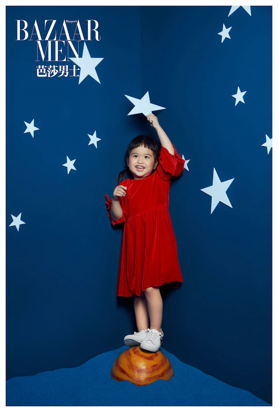 俳優(yōu)?包貝爾が愛(ài)娘?餃子ちゃんとファッション雑誌に登場(chǎng)