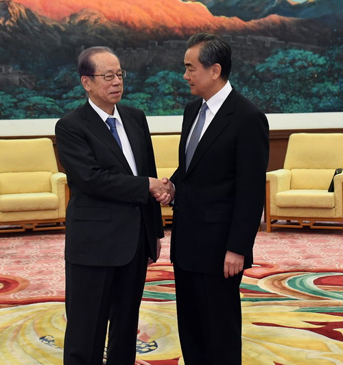 王毅外交部長が福田康夫元首相らと會(huì)談