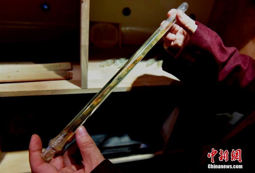 古書(shū) 10萬(wàn)冊(cè)を集めた民間コレクター　漢代の木簡(jiǎn)や華佗の「華氏中藏経」も