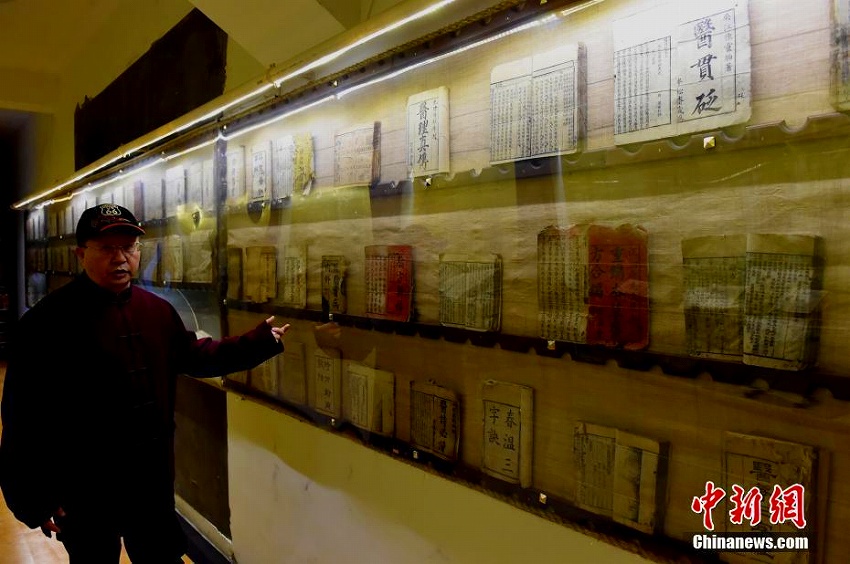 古書 10萬冊を集めた民間コレクター　漢代の木簡や華佗の「華氏中藏経」も