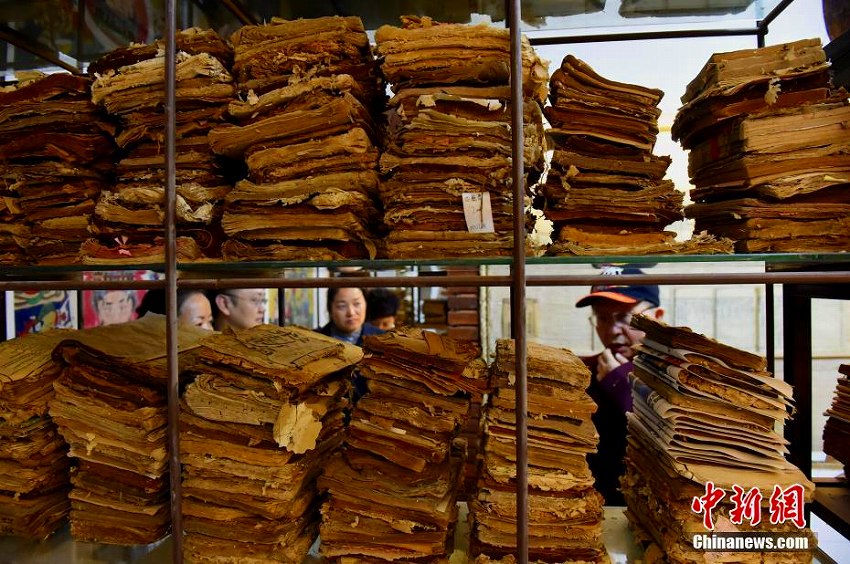 古書 10萬冊を集めた民間コレクター　漢代の木簡や華佗の「華氏中藏経」も