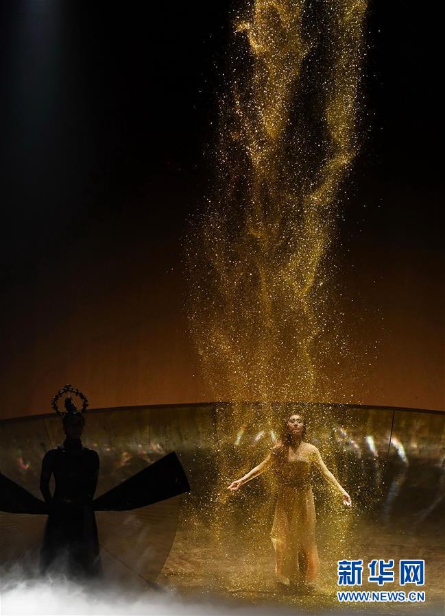 舞踴家?楊麗萍の新作「春の祭典」が雲(yún)南省昆明市で初上演