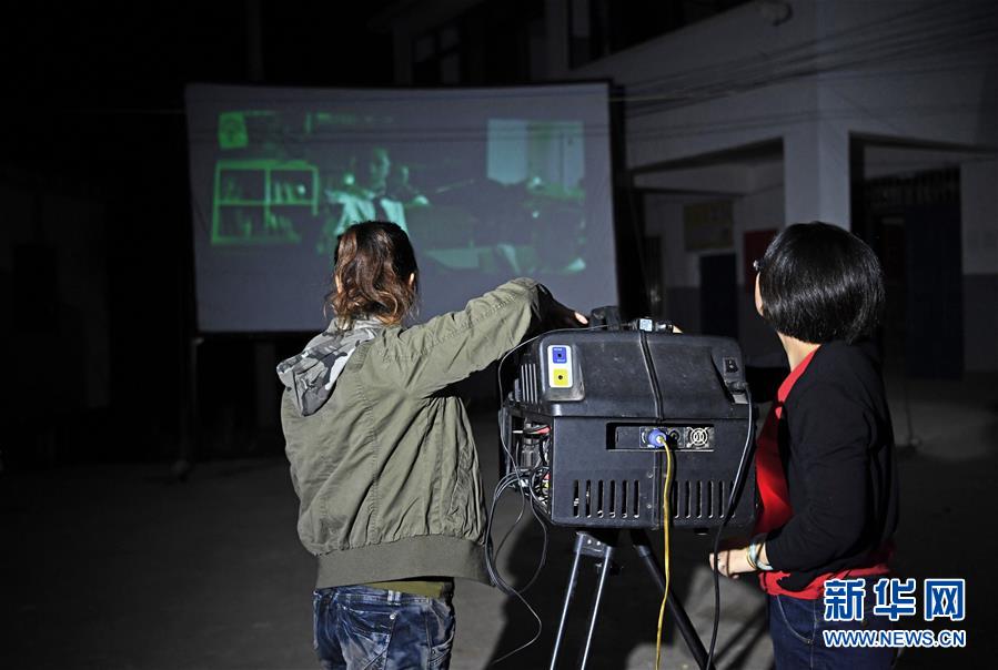 田舎の夜に文化の明かり燈す「女子映畫(huà)上映隊(duì)」　江西省