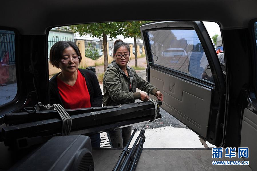 田舎の夜に文化の明かり燈す「女子映畫上映隊」　江西省