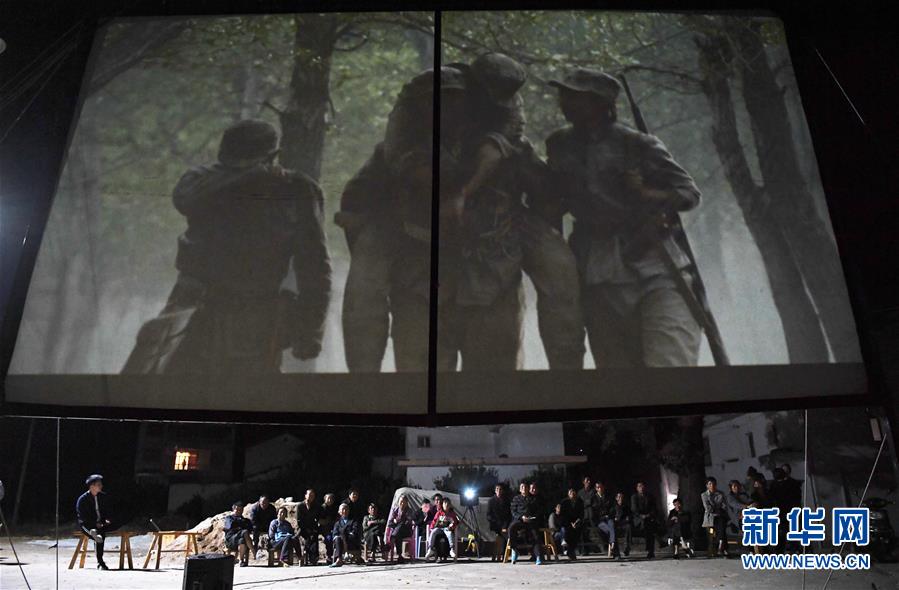 田舎の夜に文化の明かり燈す「女子映畫上映隊(duì)」　江西省