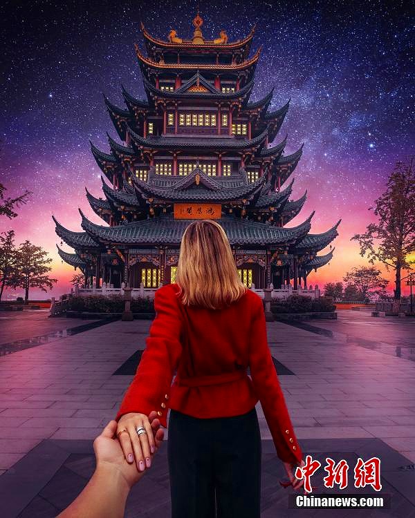 ロシアの有名フォトグラファーによる「妻の背中越しに見る重慶」