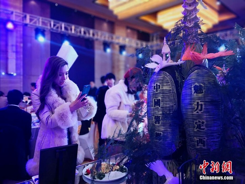 甘粛省定西市でジャガイモグルメフェス　中國式?西洋式の料理108種類並ぶ