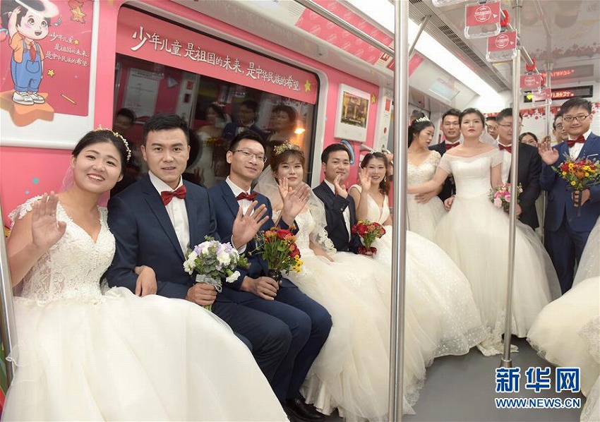 「幸福駅」に向かって地下鉄出発！