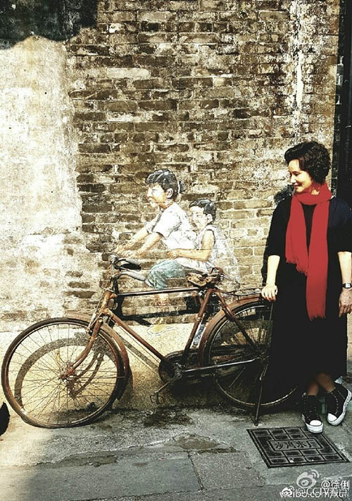 CCTV女性司會(huì)者に學(xué)ぶスカーフのおしゃれな巻き方