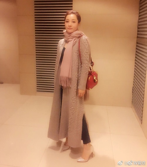 CCTV女性司會者に學ぶスカーフのおしゃれな巻き方