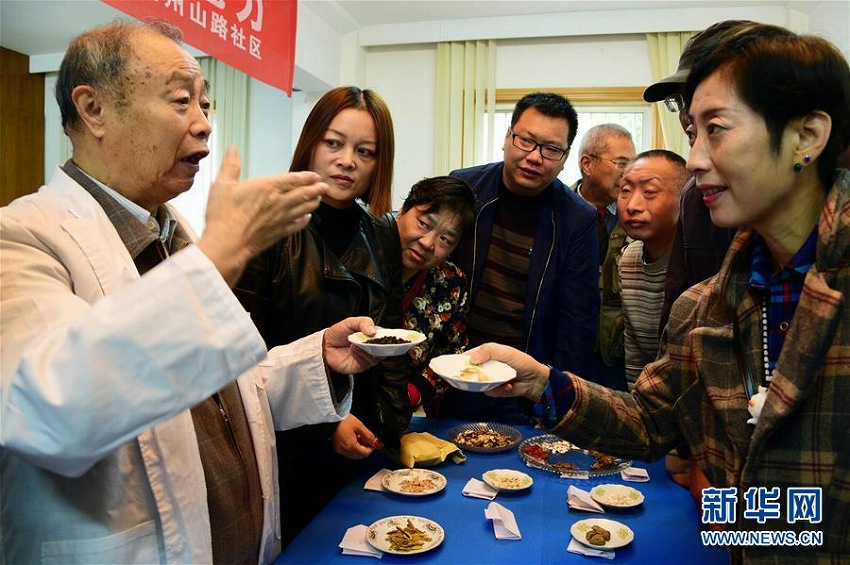 世界伝統(tǒng)醫(yī)薬デーに中醫(yī)文化を體験し、その魅力を知るイベント