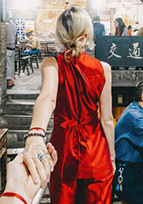 妻の背中越し見(jiàn)る重慶