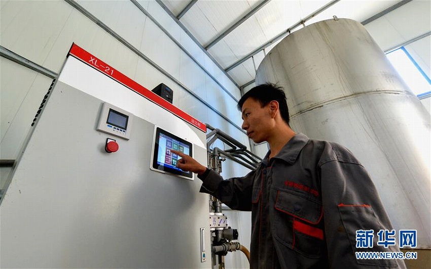 河北省磁県、スマート豚舎で貧困脫卻