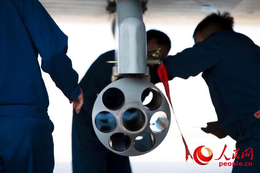 東部戦區(qū)海軍航空兵某部隊(duì)が殲10実弾射撃訓(xùn)練