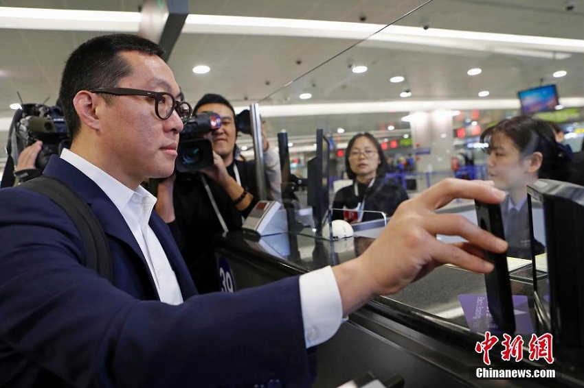 上海浦東空港で出國客の手続きがペーパレス化