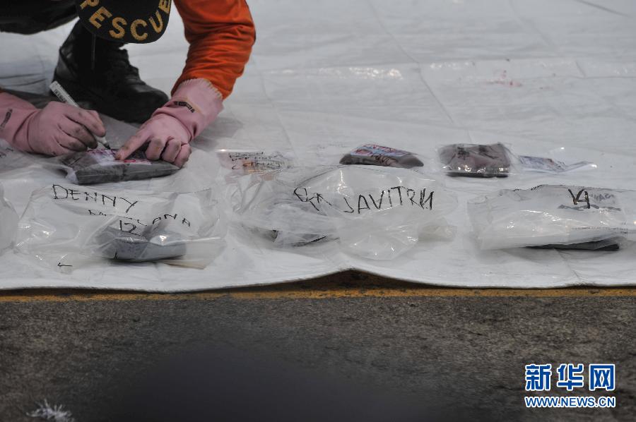 インドネシア機(jī)事故、空中では爆発せずにそのまま墜落か　遺體収容始まる