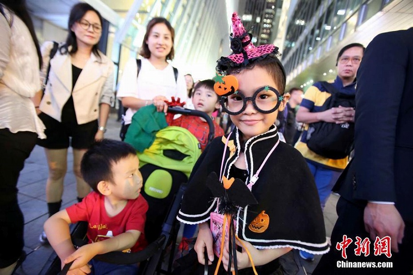 ハロウィンイベントで賑わう香港地區(qū)の蘭桂坊
