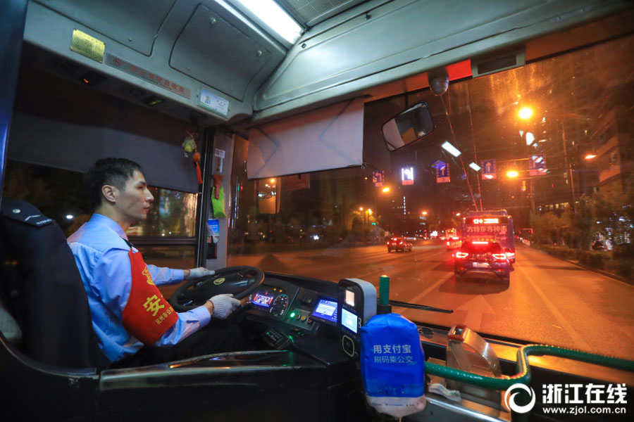 立ち退きで突如金持ちに　それでも変わらず公共バスの運(yùn)転手続ける男性