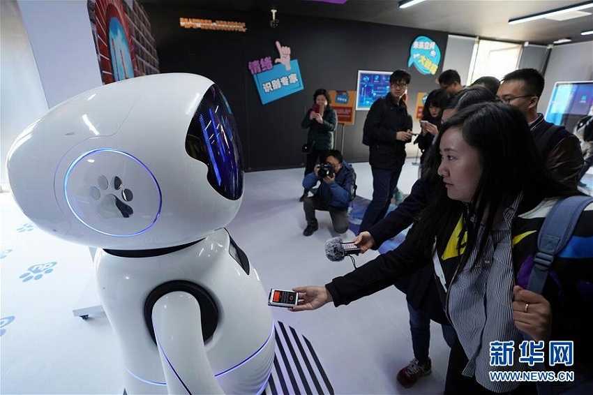 自動(dòng)運(yùn)転バス、スマート遊歩道、スマート停留所‐AIテーマの公園オープン