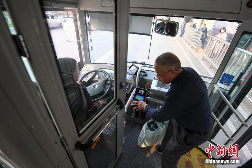 長沙市の一部新型公共バスに運転席隔離裝置が設置