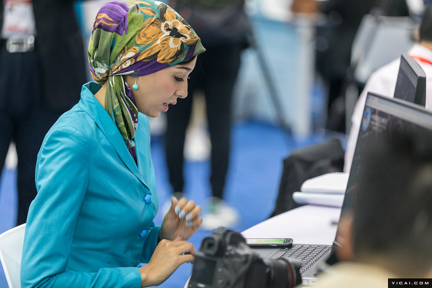 中國(guó)輸入博覧會(huì)　國(guó)內(nèi)外メディアがプレスセンター入り