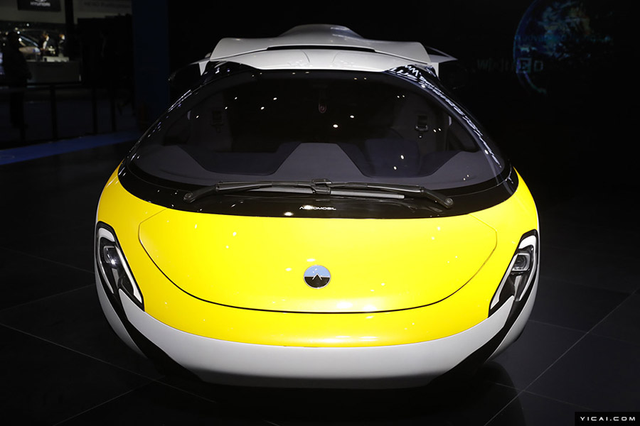  中國輸入博覧會に最もSFチックな製品「空飛ぶ車」が登場　3分で変身