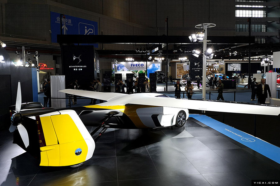  中國(guó)輸入博覧會(huì)に最もSFチックな製品「空飛ぶ車」が登場(chǎng)　3分で変身