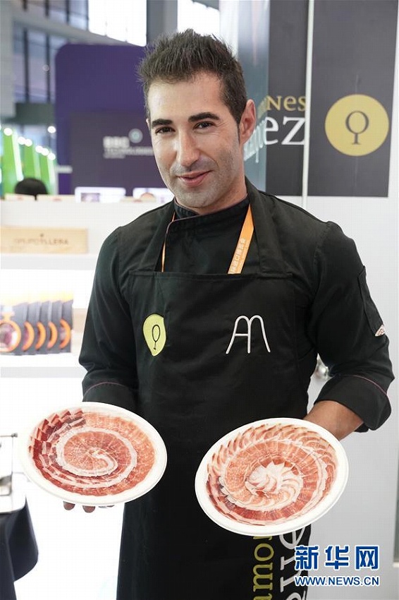 世界の「グルメ」が輸入博覧會に集結