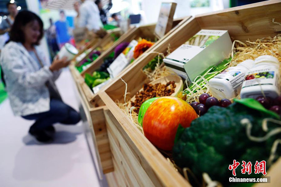 輸入博覧會(huì)の「目玉商品」が大集合　先を爭(zhēng)い殺到する消費(fèi)者