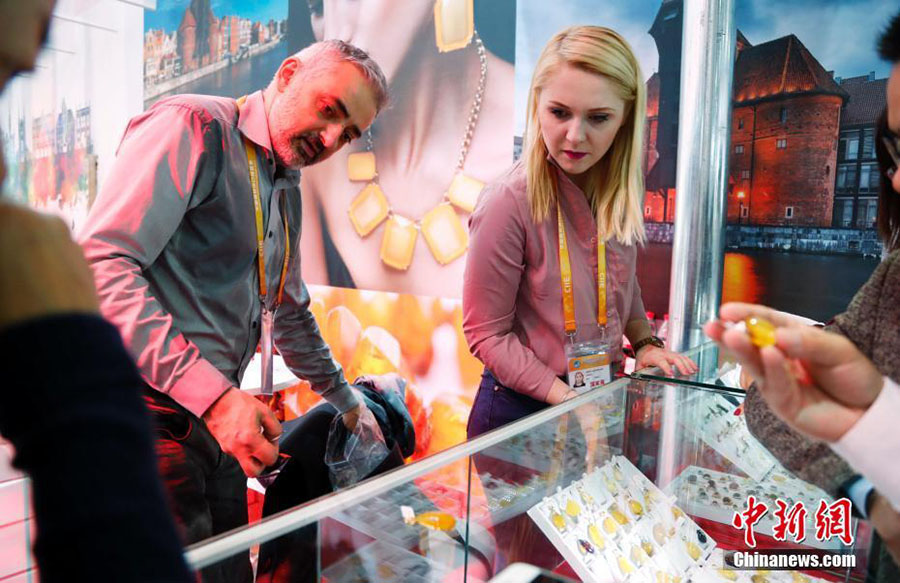 輸入博覧會の「目玉商品」が大集合　先を爭い殺到する消費(fèi)者