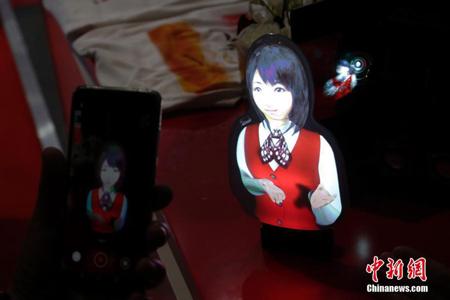 輸入博覧會(huì)の「目玉商品」が大集合　先を爭(zhēng)い殺到する消費(fèi)者