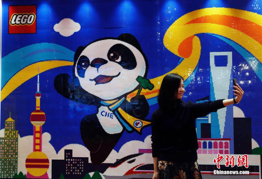 輸入博覧會(huì)の「目玉商品」が大集合　先を爭(zhēng)い殺到する消費(fèi)者