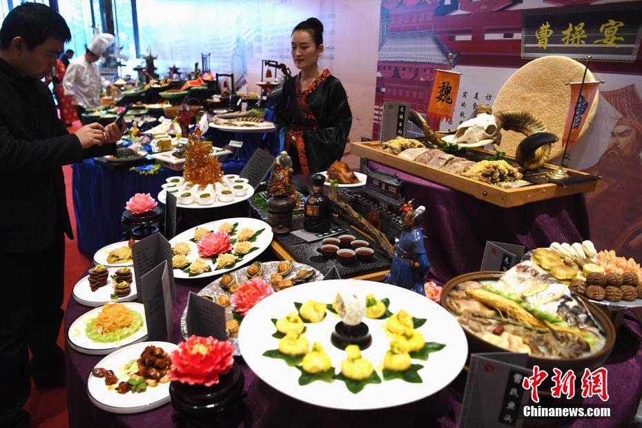 「2018年中國(guó)安徽料理博覧會(huì)」が開(kāi)幕　ザリガニが「ブーケ」に変身