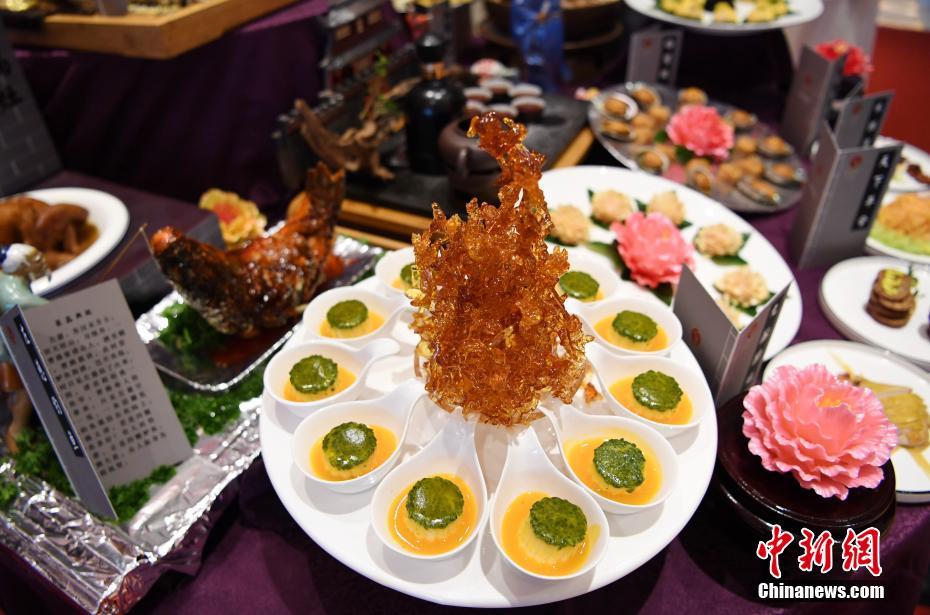「2018年中國安徽料理博覧會」が開幕　ザリガニが「ブーケ」に変身