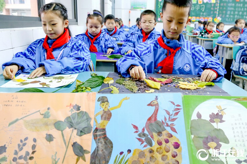 小學(xué)生が落ち葉と詩(shī)を組み合わせた手作り工作體験　浙江省長(zhǎng)興県