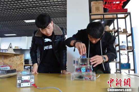 青海省の學(xué)生、スマートコンセントを発明