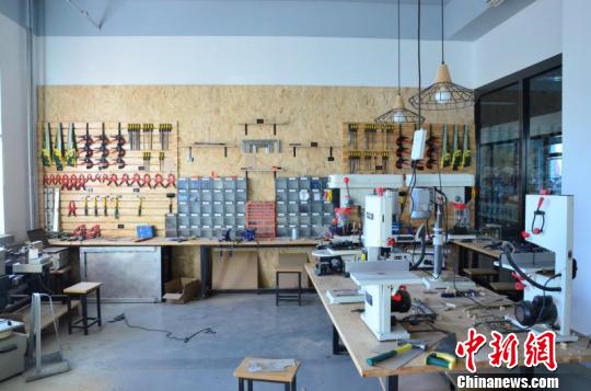 青海省の學生、スマートコンセントを発明