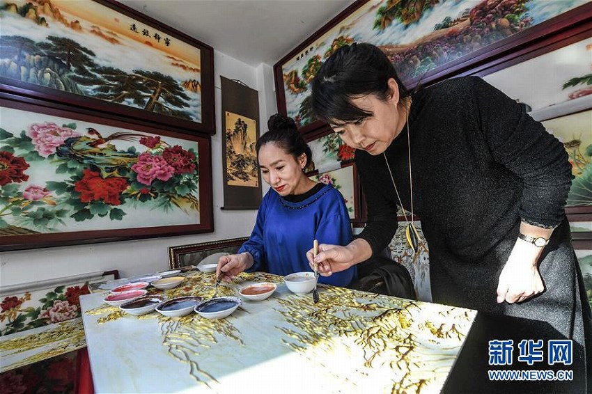 無形文化財(cái)の景泰藍(lán)で描く絵畫