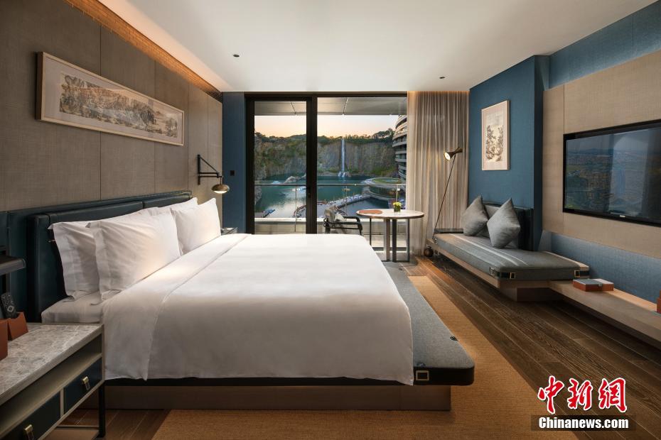 上海の採石場跡地に建設されたホテル、スイートルームには水族館