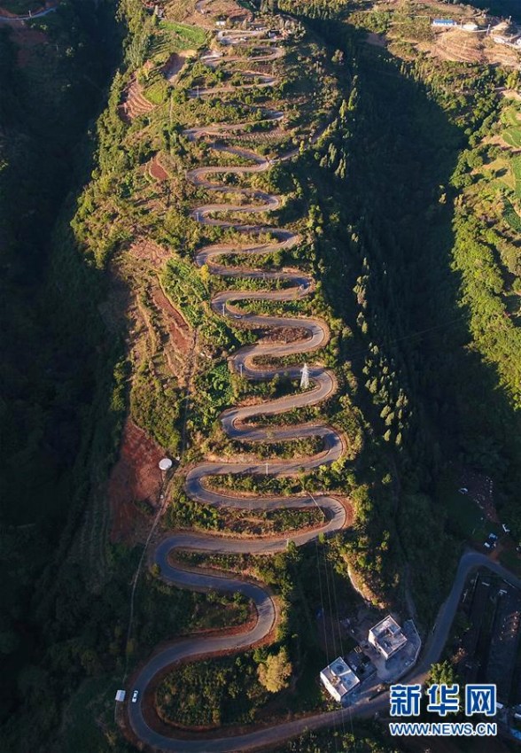 空から見た雲(yún)南省宜良県にある「68曲がり」