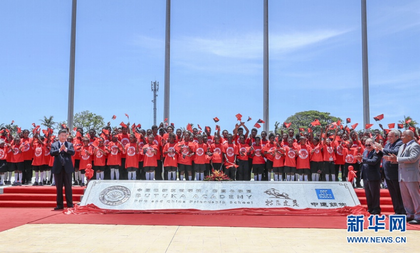 習(xí)近平國家主席、中國が建設(shè)支援した學(xué)校の開校セレモニーに出席