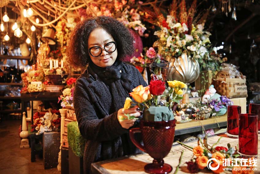 杭州の女性が3年を費やし建てたメルヘンチックな花の城　浙江省