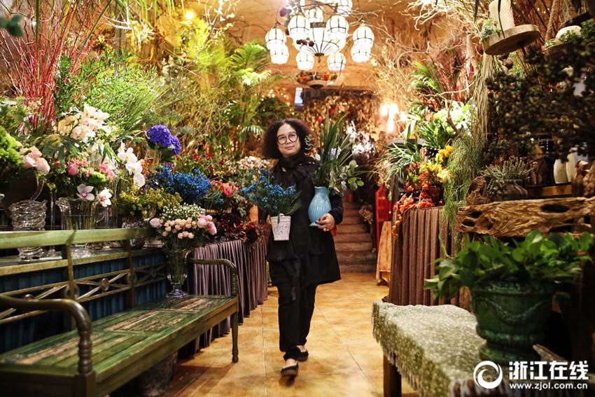 杭州の女性が3年を費(fèi)やし建てたメルヘンチックな花の城　浙江省