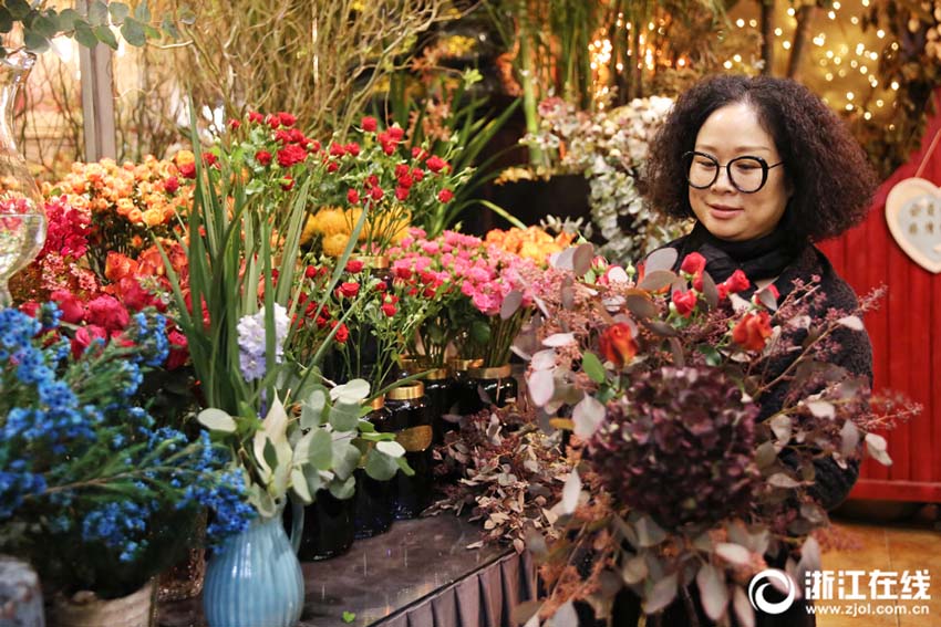 杭州の女性が3年を費(fèi)やし建てたメルヘンチックな花の城　浙江省