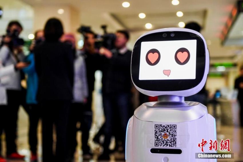 山西省初の警察における事務(wù)手続きをサポートするスマートロボットが登場(chǎng)