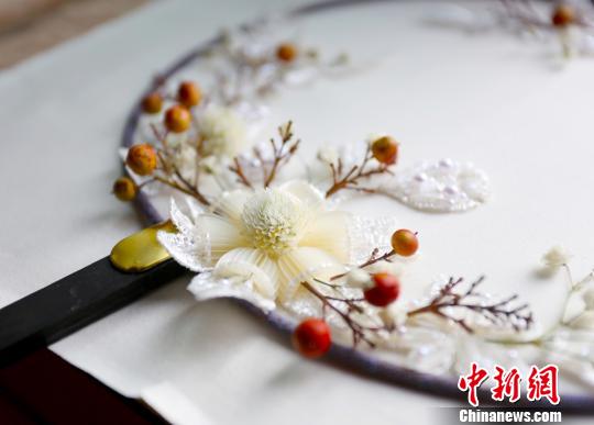 蘭州市の女性が花と刺繍で造り上げた美しい作品の數(shù)々