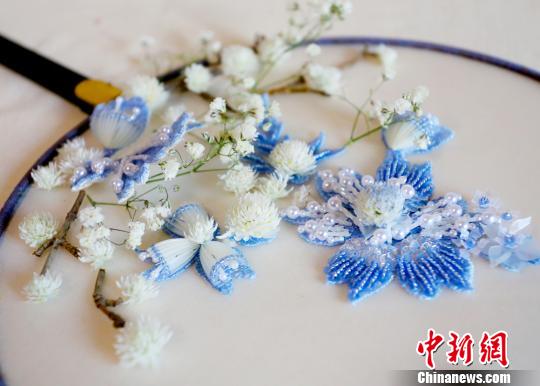 蘭州市の女性が花と刺繍で造り上げた美しい作品の數(shù)々
