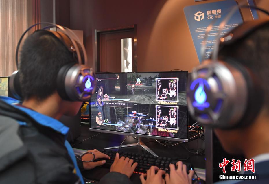 ゲームで遊ぶのも授業(yè)のうち　eスポーツ専門學(xué)科開設(shè)のウルムチ市の學(xué)校